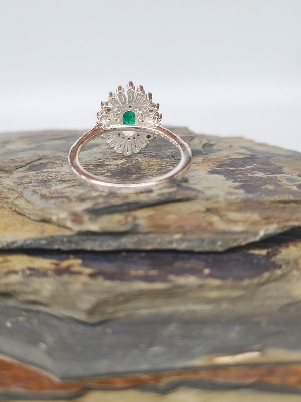 Anillo Aurora Esmeralda – Plata 925 con esmeralda natural facetada