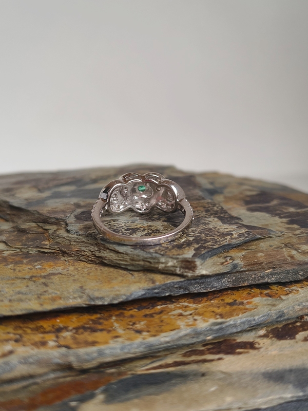 Anillo Encaje Esmeralda – Plata 925 con esmeralda natural facetada