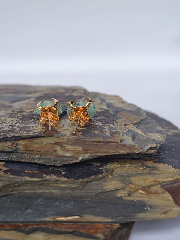 Topos Semilla Moraya – Cobre con oro laminado y esmeralda natural en bruto