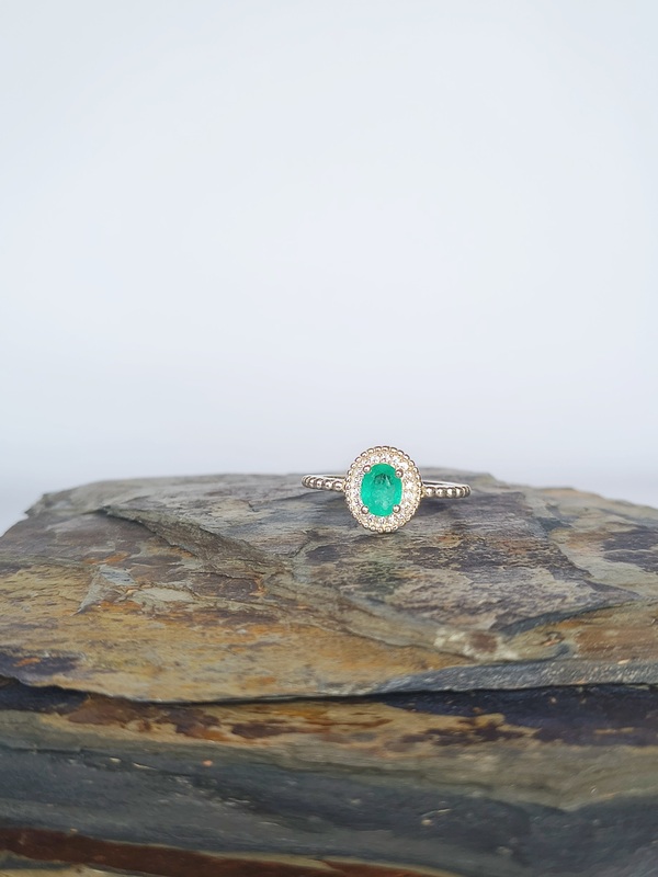 Anillo Perla Victoria Esmeralda – Plata 925 con esmeralda natural facetada