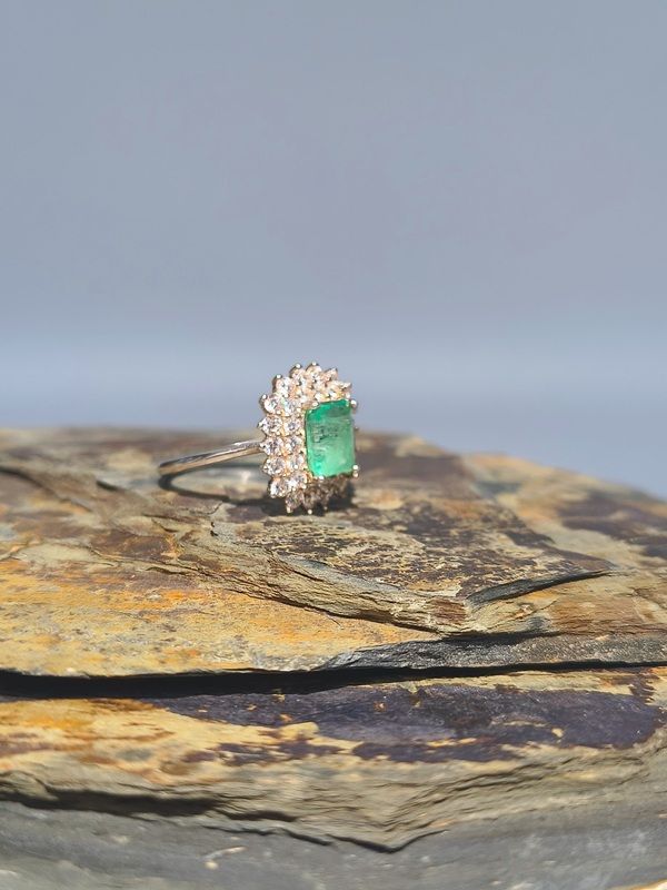 Anillo Reina Esmeralda – Plata 925 con esmeralda natural facetada