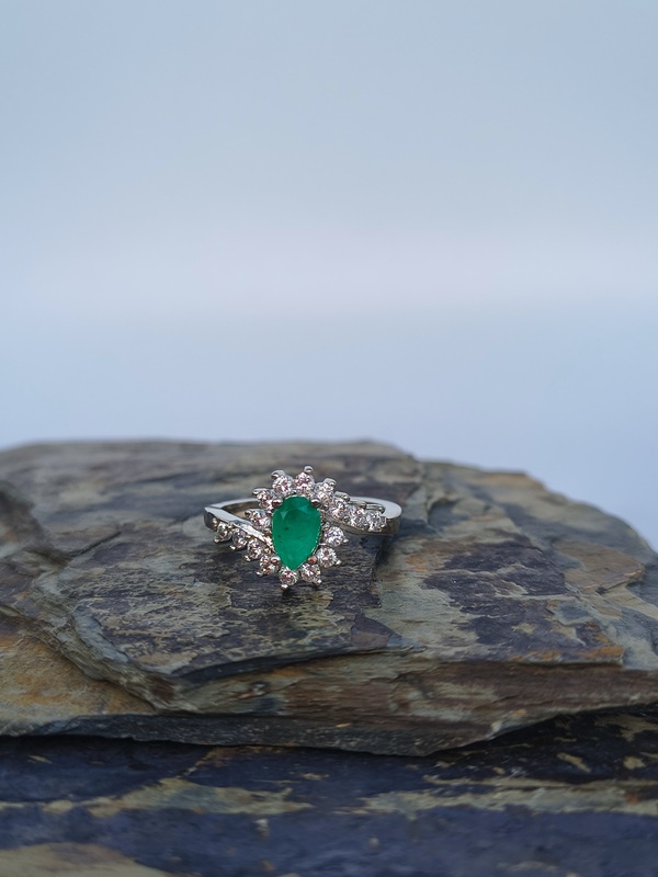 Anillo Diana Esmeralda – Plata 925 con esmeralda natural facetada