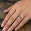 Anillo Infinito Esmeralda – Plata 925 con esmeralda natural facetada