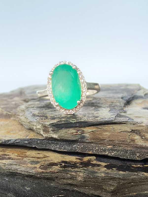 Anillo Luna Verde – Plata 925 con esmeralda natural facetada