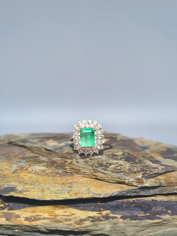 Anillo Reina Esmeralda – Plata 925 con esmeralda natural facetada