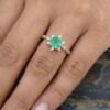 Anillo Brújula Esmeralda – Plata 925 con esmeralda natural facetada