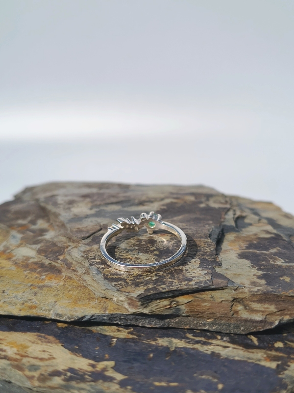 Anillo Constelación Esmeralda – Plata 925 con esmeralda natural facetada