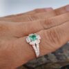 Anillo Crisantemo Esmeralda – Plata 925 con esmeralda natural facetada