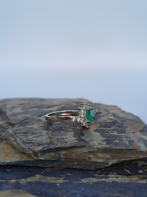 Anillo Diana Esmeralda – Plata 925 con esmeralda natural facetada