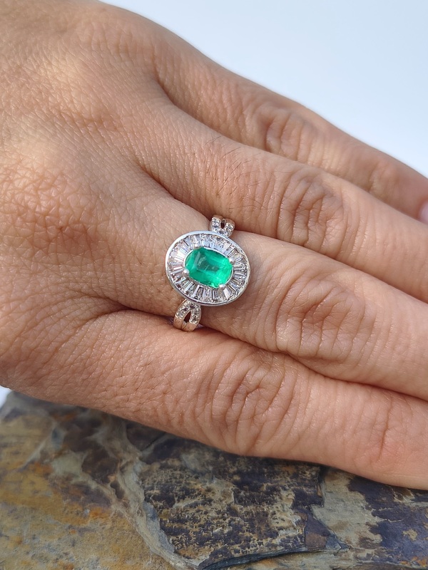 Anillo Óvalo Imperial Esmeralda – Plata 925 con esmeralda natural facetada