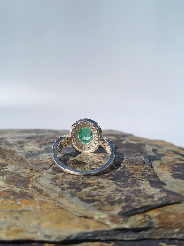 Anillo Óvalo Imperial Esmeralda – Plata 925 con esmeralda natural facetada