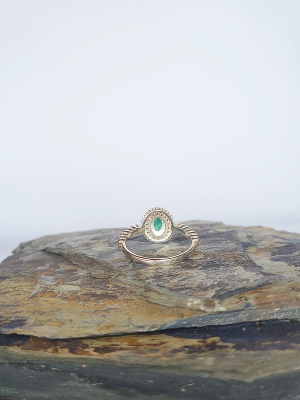 Anillo Perla Victoria Esmeralda – Plata 925 con esmeralda natural facetada