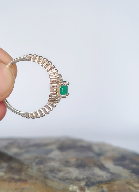 Anillo Perla Victoria Esmeralda – Plata 925 con esmeralda natural facetada