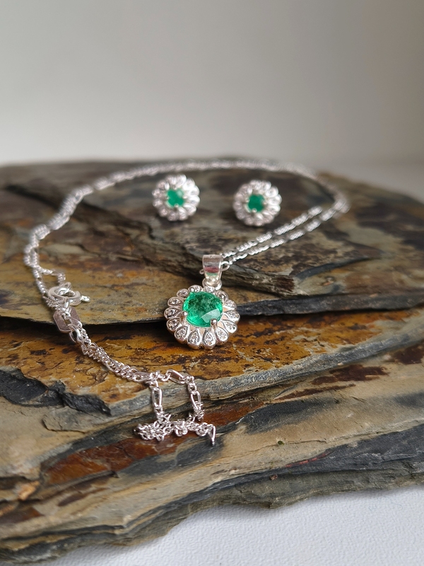 Set Girasol Esmeralda – Plata 925 con esmeraldas naturales facetadas